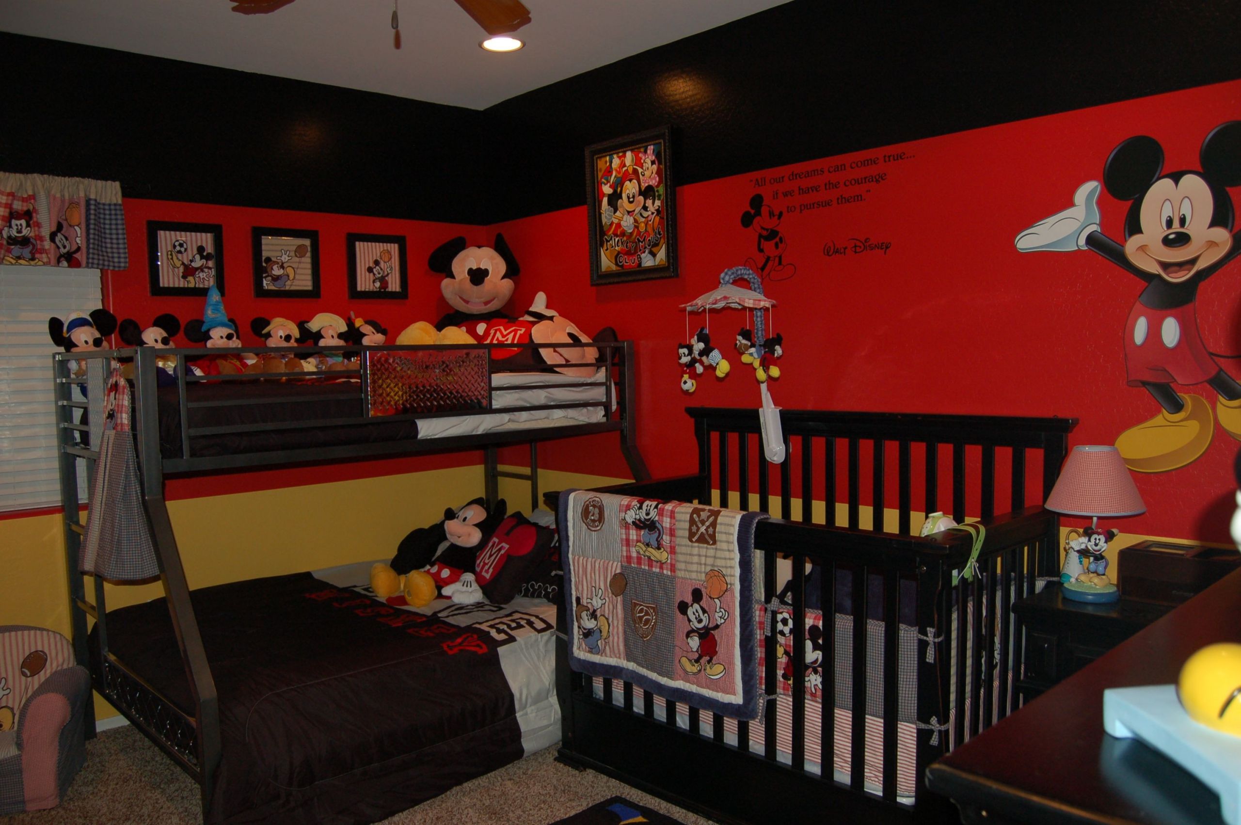 Mickey Mouse Decor For Bedroom
 Disney Mickey Mouse Bedroom Decorating