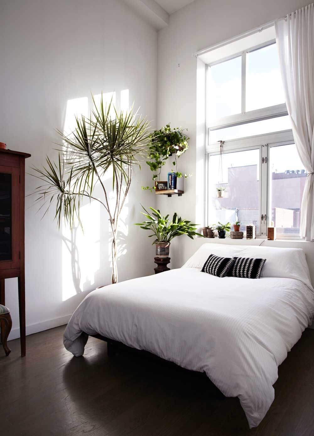 Minimalist Bedroom Decor
 Designer Secrets 5 Decorating Rules Worth Breaking