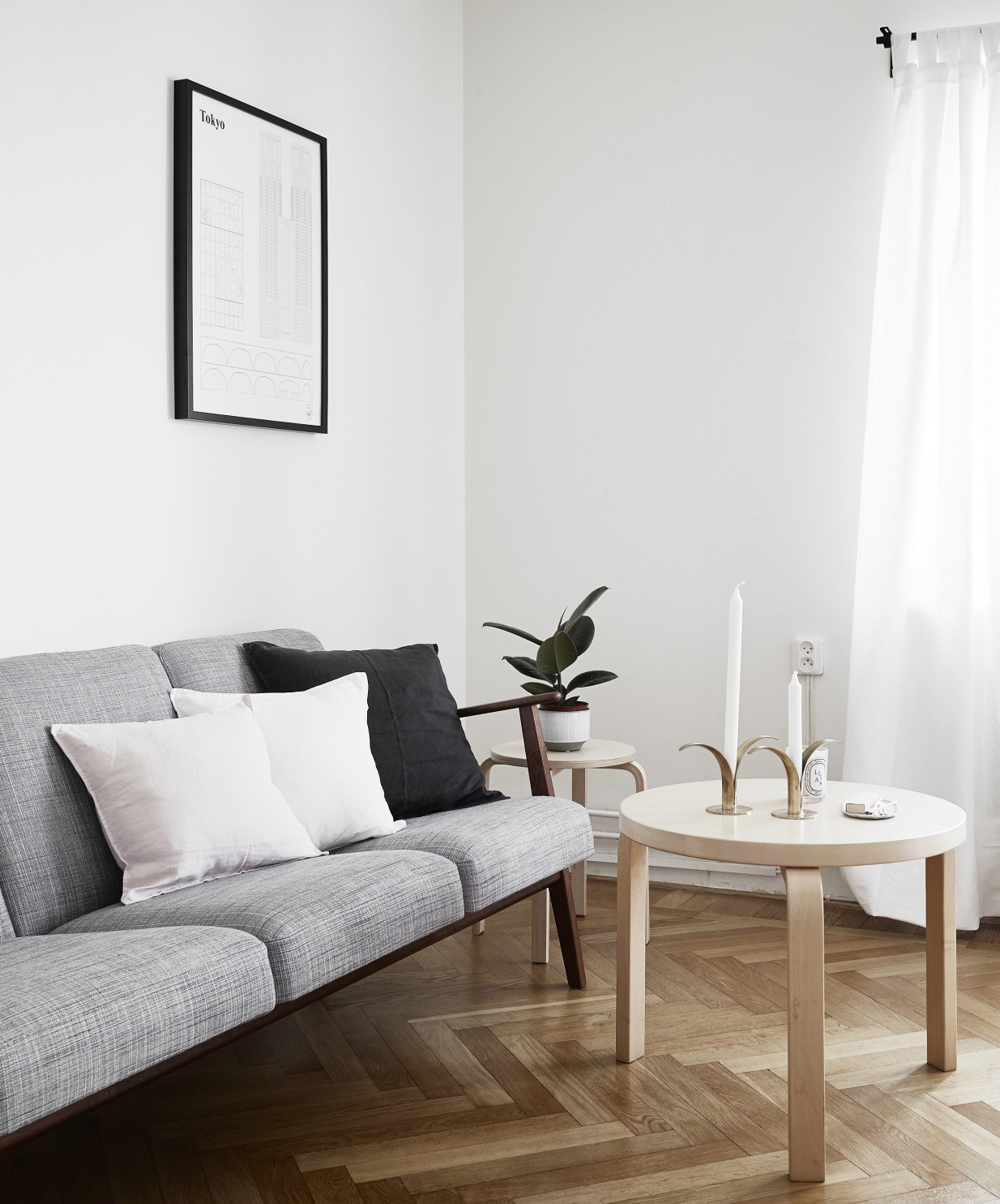 Minimalist Living Room Design
 decordots Mix of Japanese and Scandinavian style