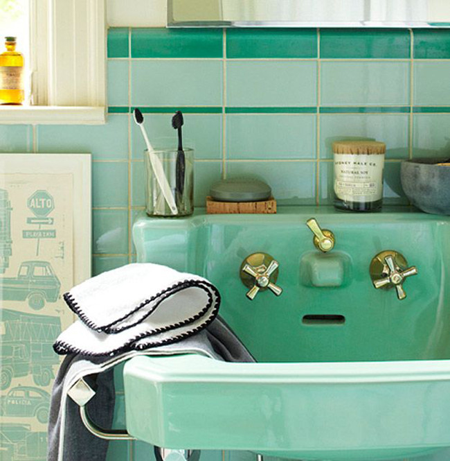 Mint Green Bathroom Decor
 My Favorite Mint Green Bathrooms A Vintage Splendor