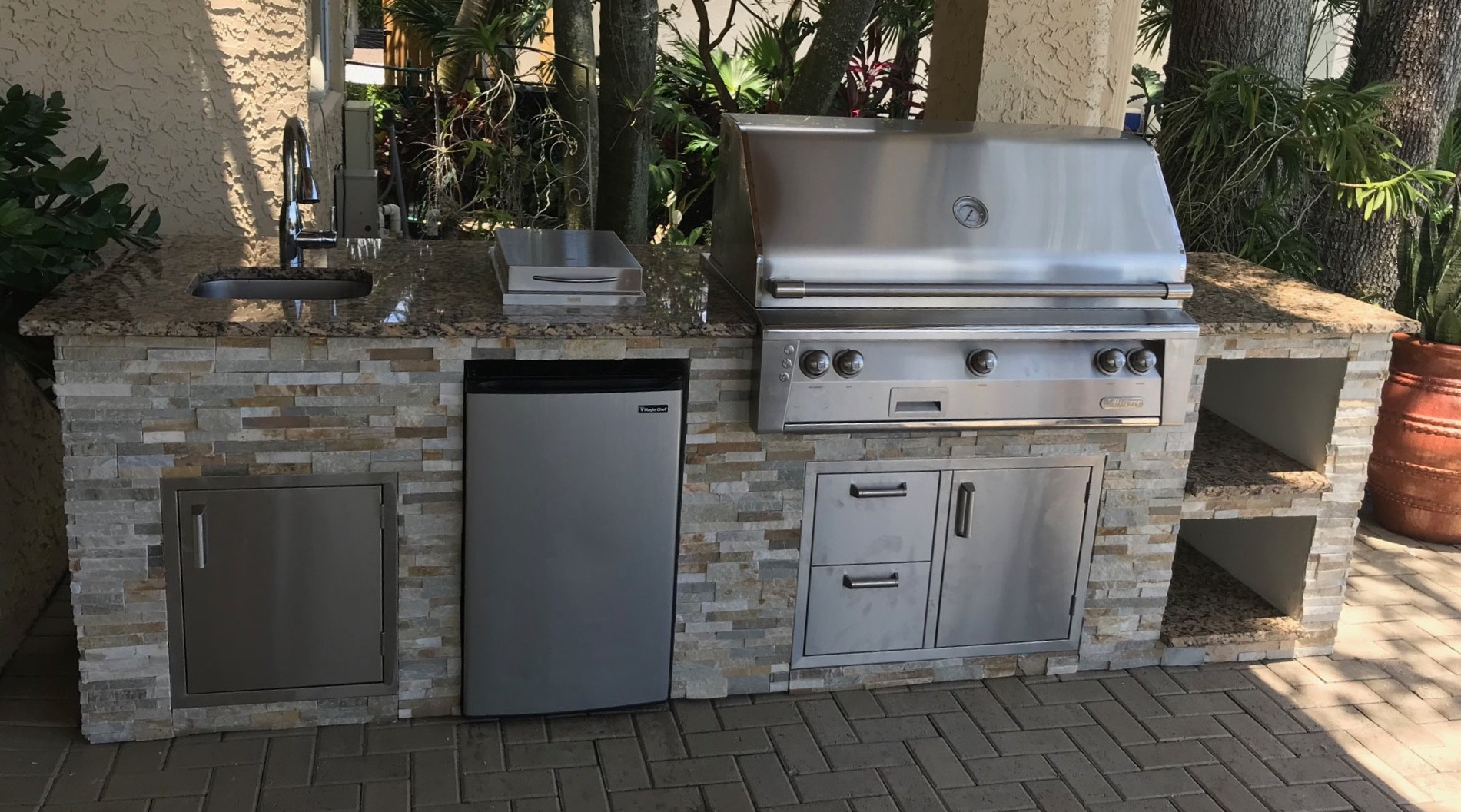 Outdoor Bbq Kitchen
 Outdoor Kitchen Checklist Choosing Appliances for your