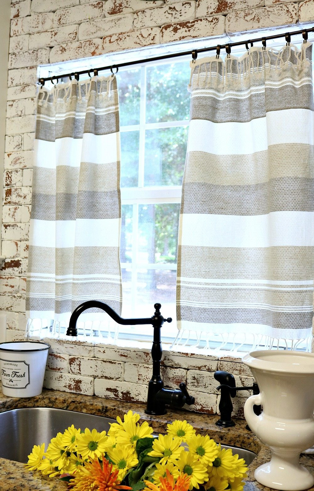 Penny'S Kitchen Curtains
 Talk of the Town 90 and So Close to Amazing Giveaway