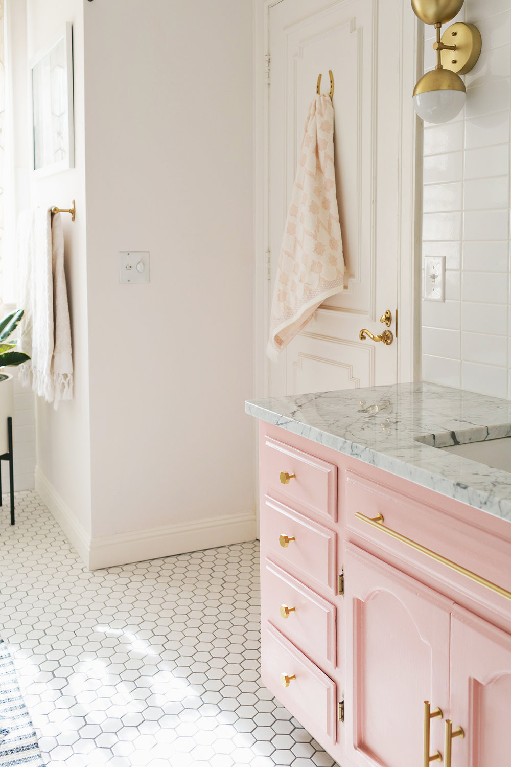 Pink Bathroom Decor
 What’s Trending 2017 Best Interior Design Trends