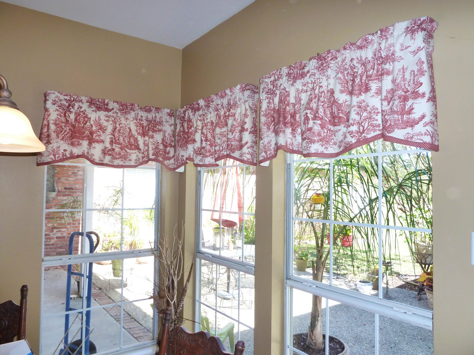 Red Valance Curtains For Kitchen
 Red Toile Curtains Decorating ideas – HomesFeed