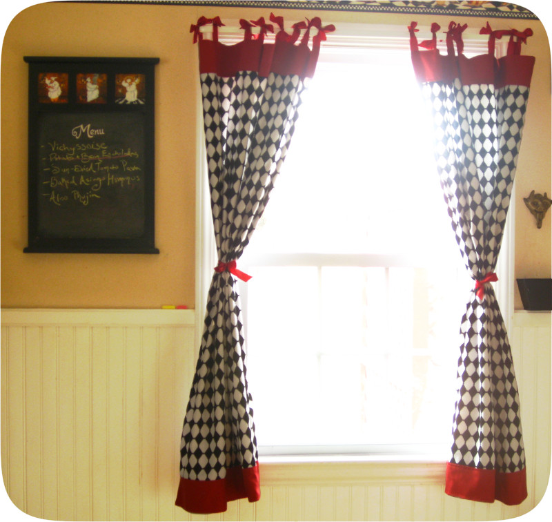 Retro Kitchen Curtains
 Retro kitchen windows with bows – Sewing Projects