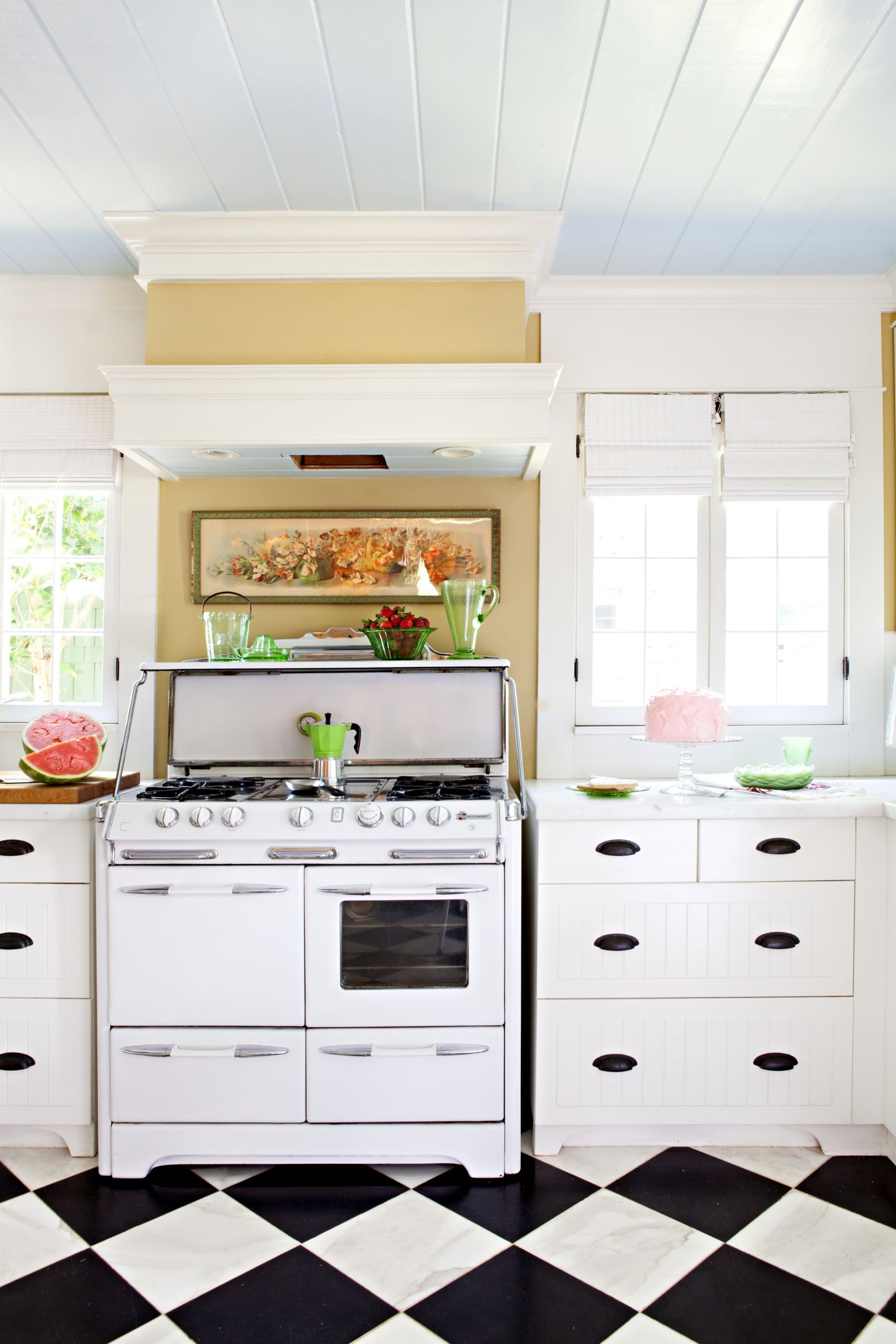 Retro Kitchen Small Appliances
 15 Retro Kitchen Appliances You’ll Love Cottage style
