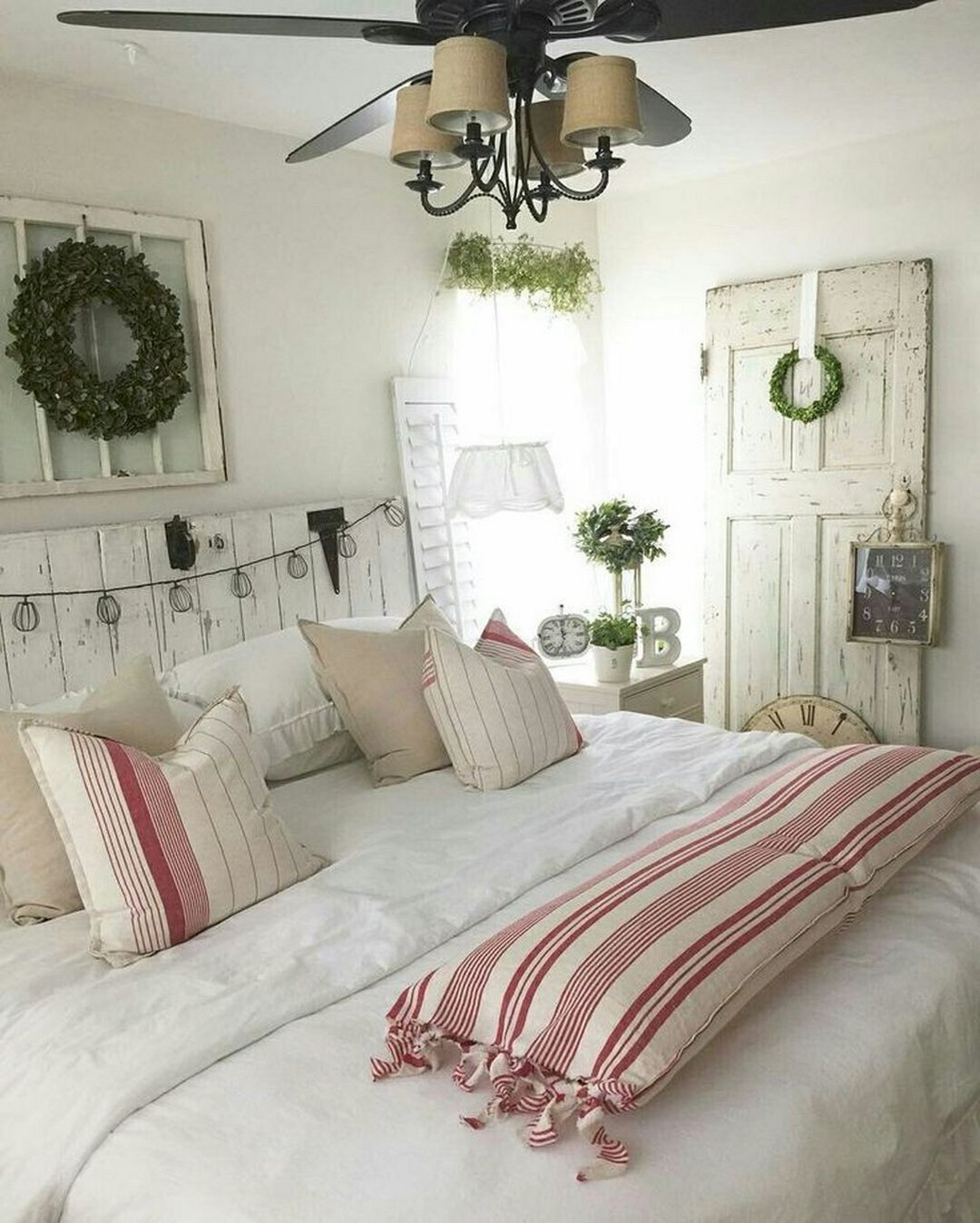 Rustic Farmhouse Bedroom
 Gorgeous Rustic Farmhouse Bedrooms to Manage in Your