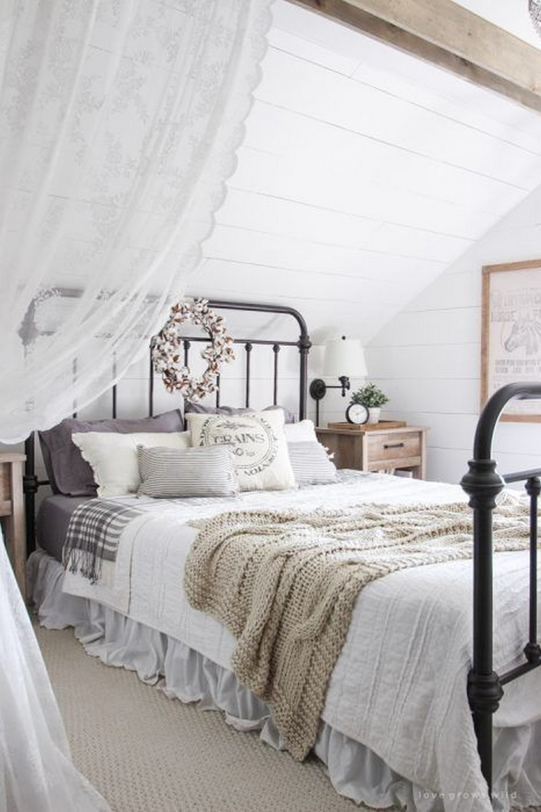 Rustic Farmhouse Bedroom
 Beautiful Farmhouse Bedrooms that are Appropriate in Any