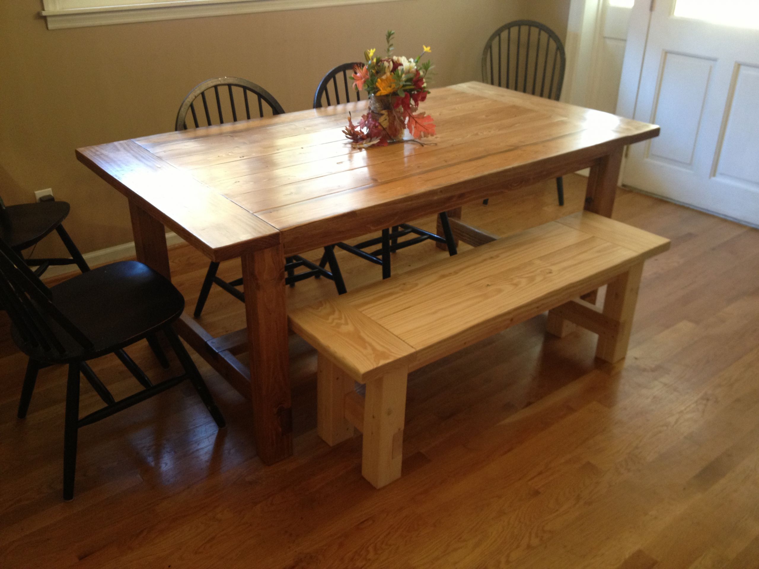 Rustic Kitchen Bench
 Free plans for making a rustic farmhouse table bench