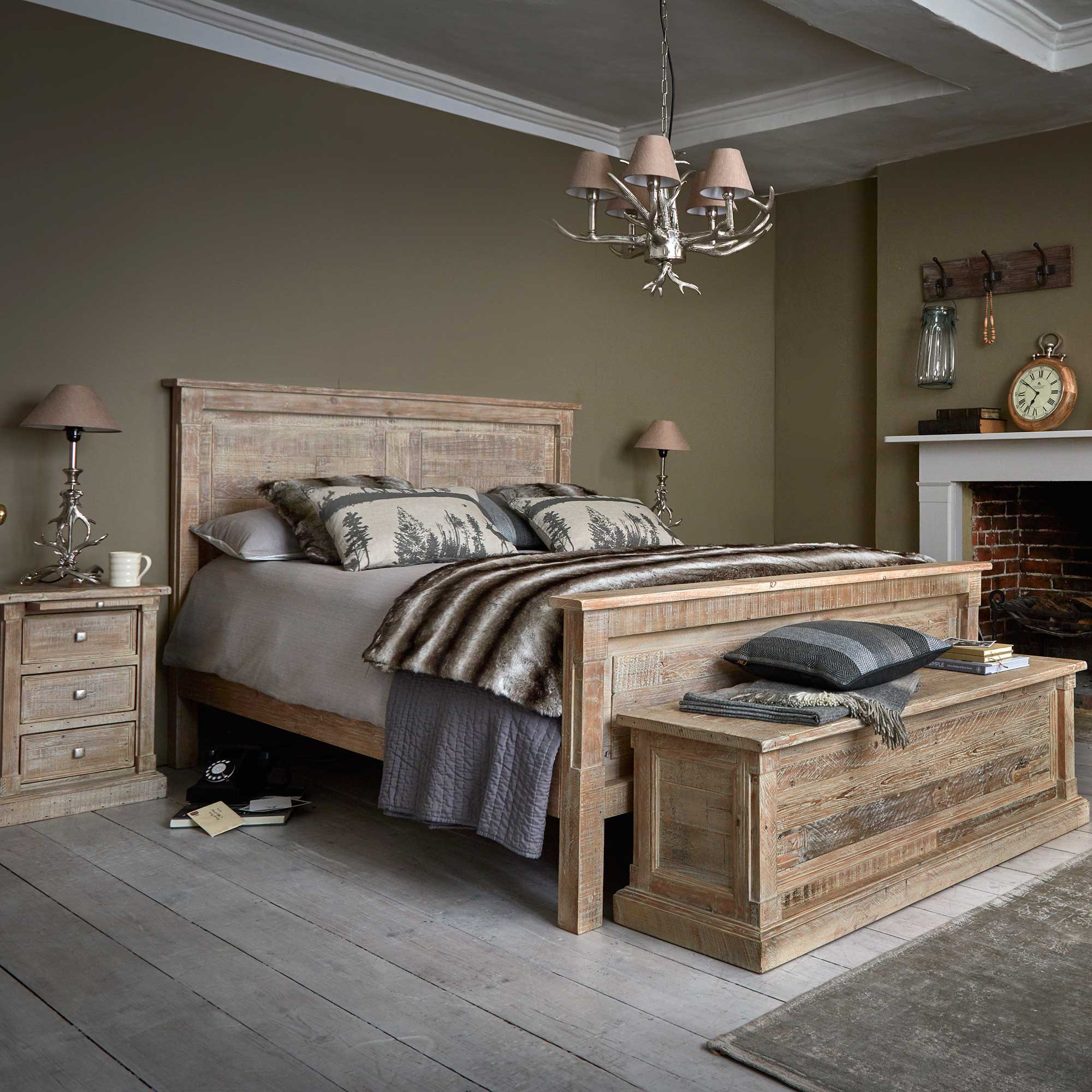 Rustic Farmhouse style Bedroom Furniture Sets