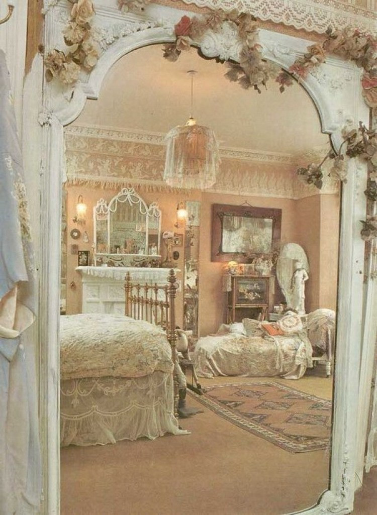 Shabby Chic Bedroom Curtains
 33 Cute And Simple Shabby Chic Bedroom Decorating Ideas