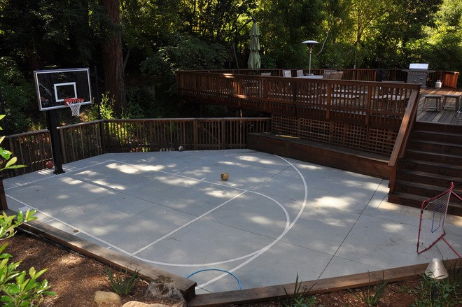 Small Backyard Basketball Court
 20 of the Most Amazing Home Basketball Courts