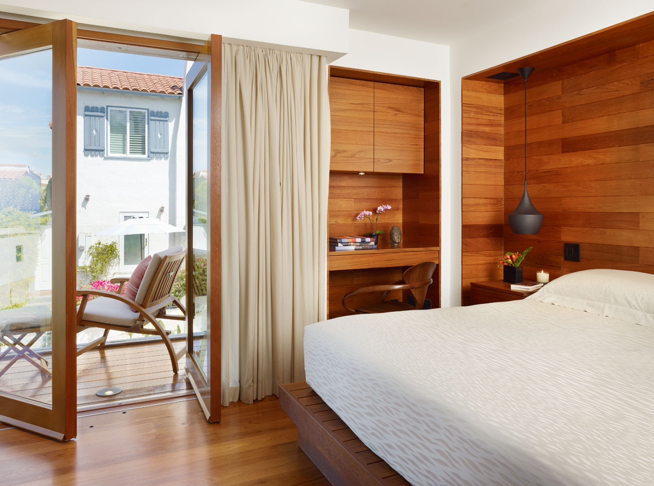 Small Bedroom Design Ideas
 10 Tips on Small Bedroom Interior Design Homesthetics