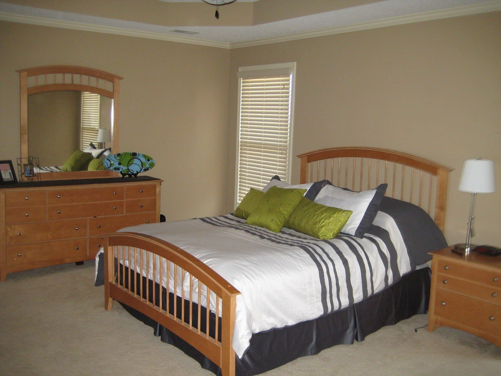 Small Bedroom Furniture Placement
 Simple Bedroom Arrangement Ideas Go to