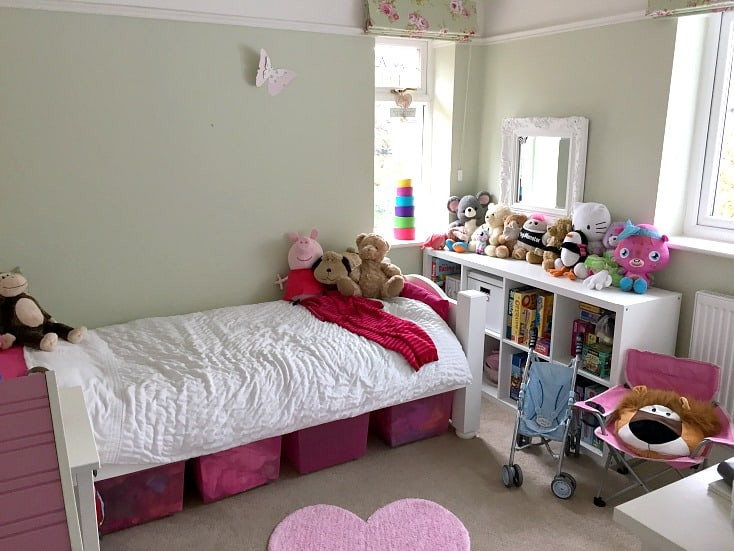 Small Girl Bedroom
 Simple bedroom makeover tips & inspiration to create a