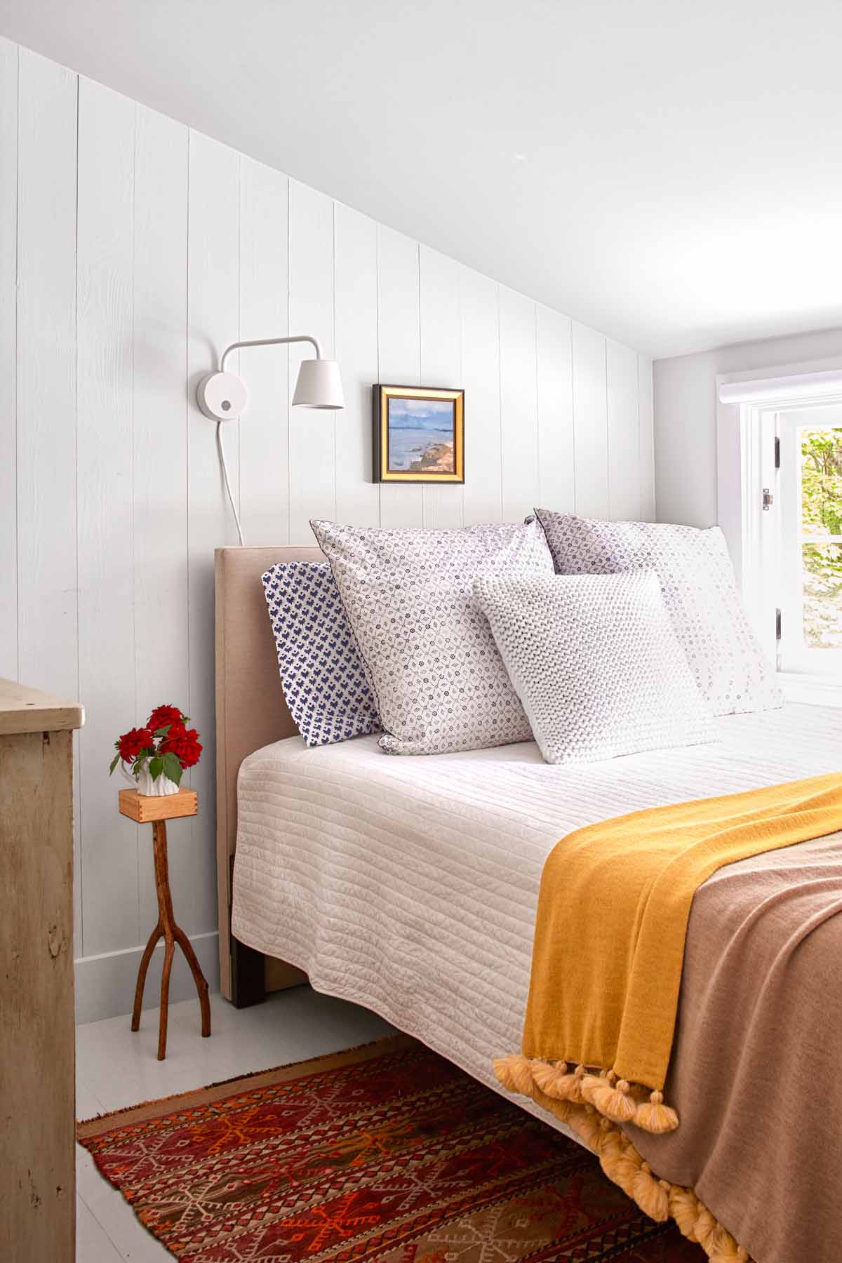 Small Guest Bedroom
 30 Guest Bedroom Decor Ideas for Guest Rooms