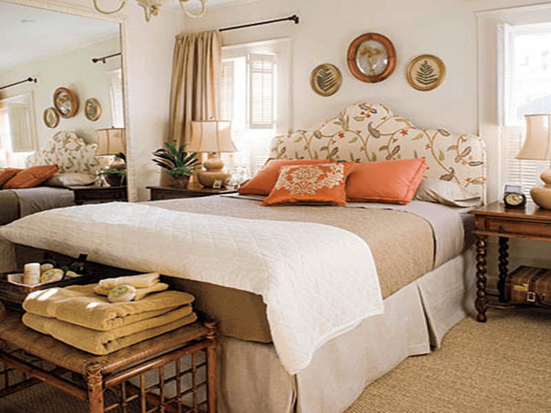 Small Guest Bedroom Ideas
 8 Tips on How to Decorate a Small Guest Room