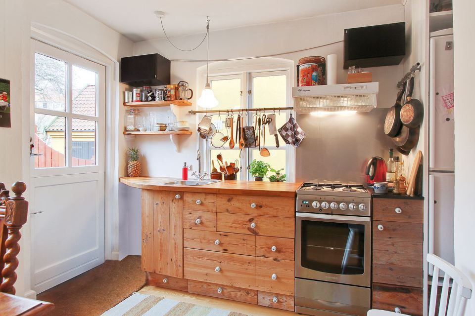 Small House Kitchen
 10 Space Making Hacks for Small Kitchens