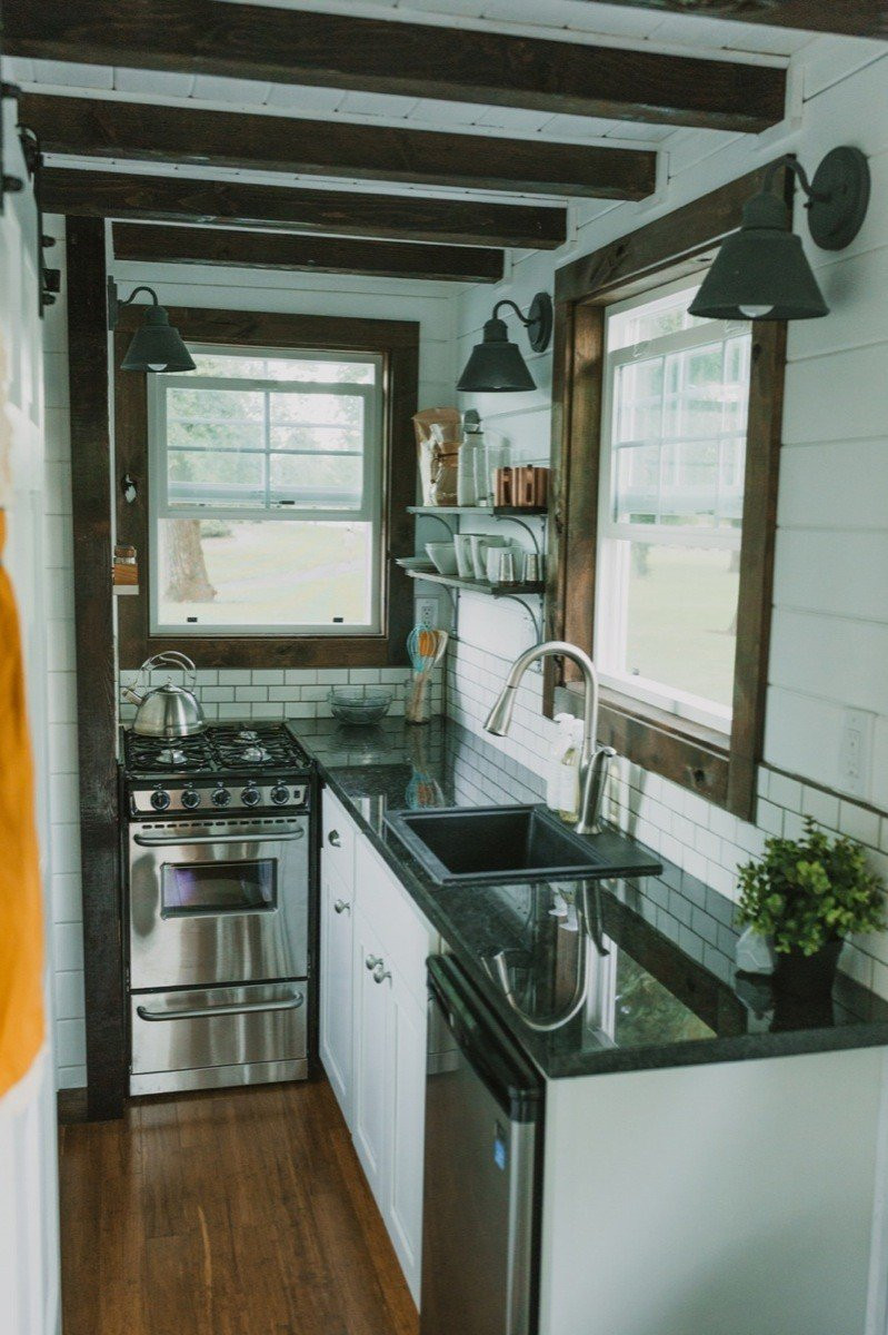 Small House Kitchen
 10 Tiny Kitchens in Tiny Houses That Are Adorably Functional