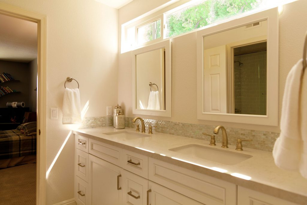 Small Jack And Jill Bathroom
 Beyond the Master Bath A Traditional Look for a Guest and
