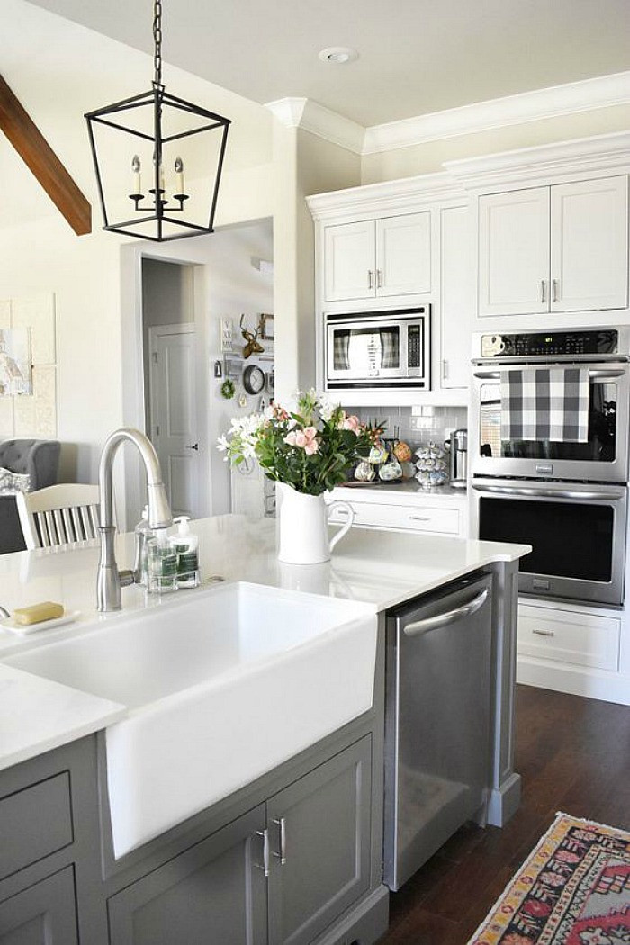 Small Kitchen Sink Cabinet
 25 Gorgeous Kitchens with Farmhouse Sinks Connecticut in