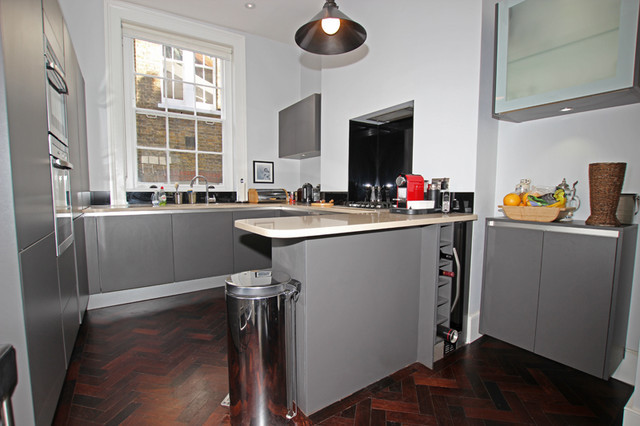 Small Kitchen With Peninsula
 Small Kitchen with Peninsula Modern Kitchen London