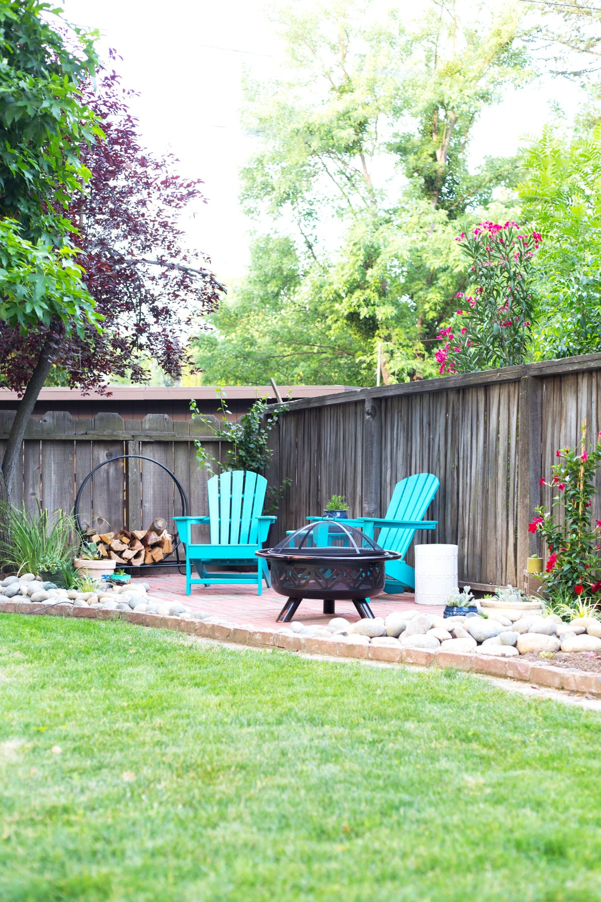 Small Patio Landscaping Ideas
 DIY Backyard Patio