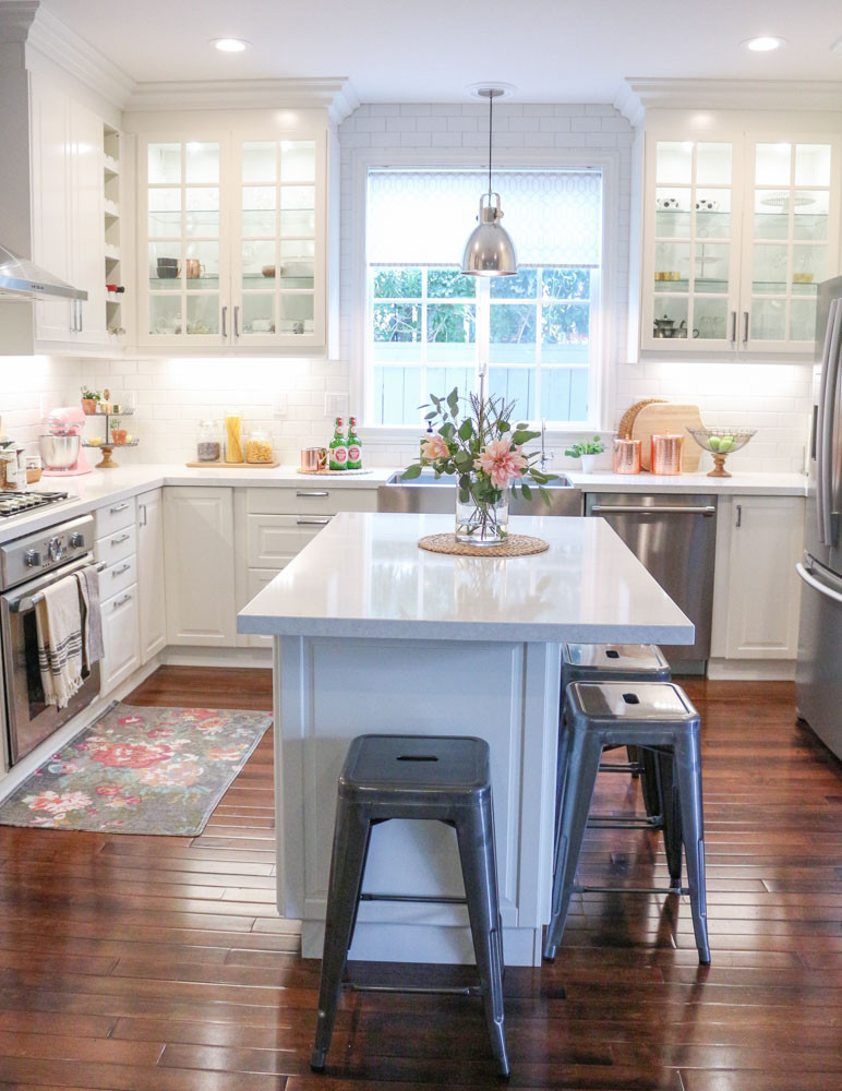 Small White Kitchen Island
 How to Accessorize Your Kitchen for the Holidays