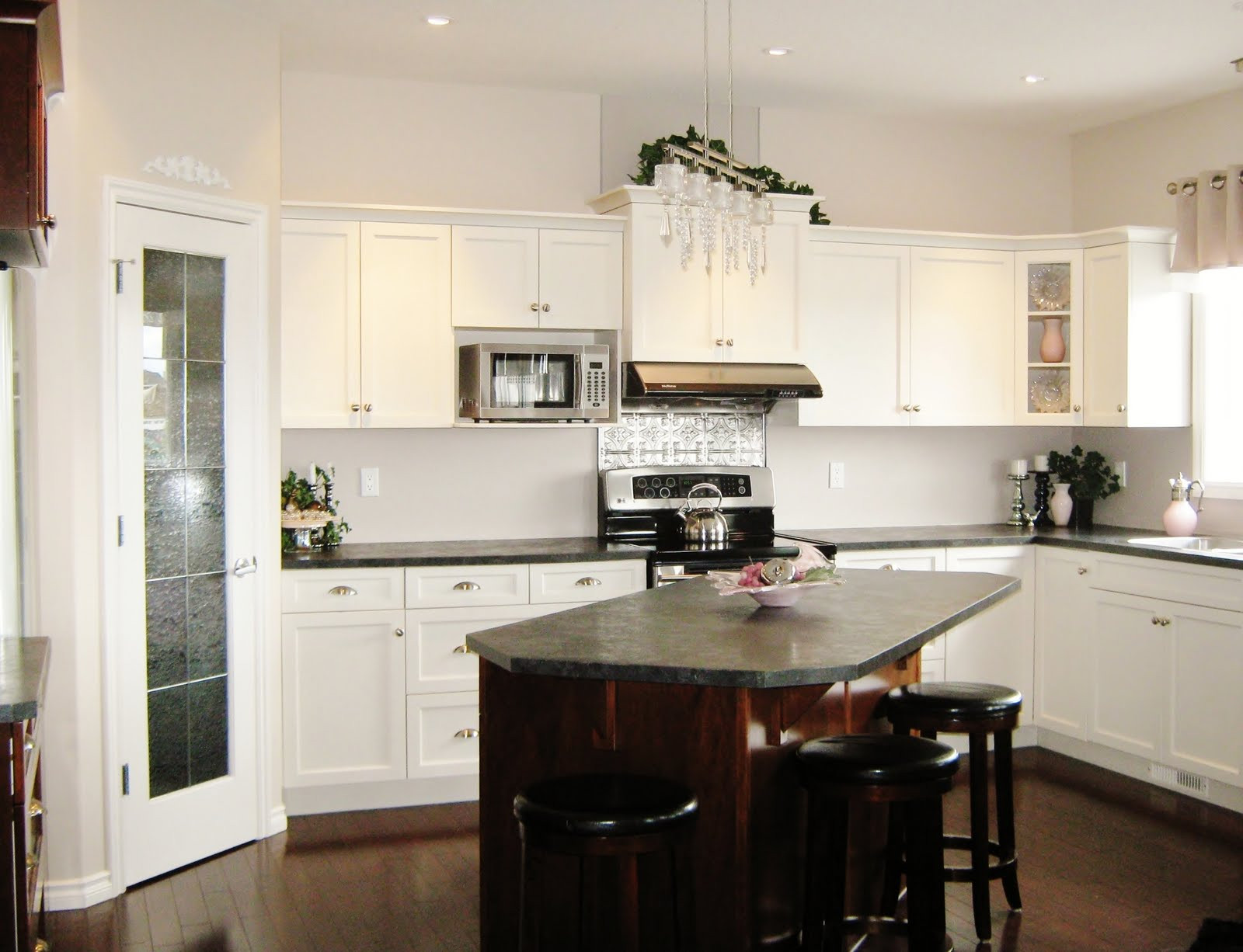 Small White Kitchen Island
 How to Create a Stylish Kitchen in a Small Space ASPIRE