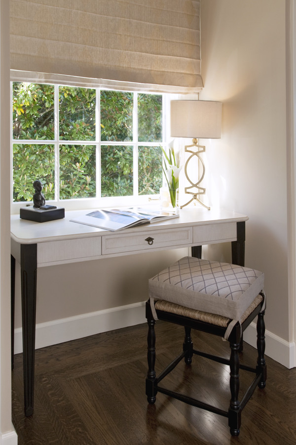 Small Writing Desk For Bedroom
 Simple Writing Desks for Small Spaces – HomesFeed