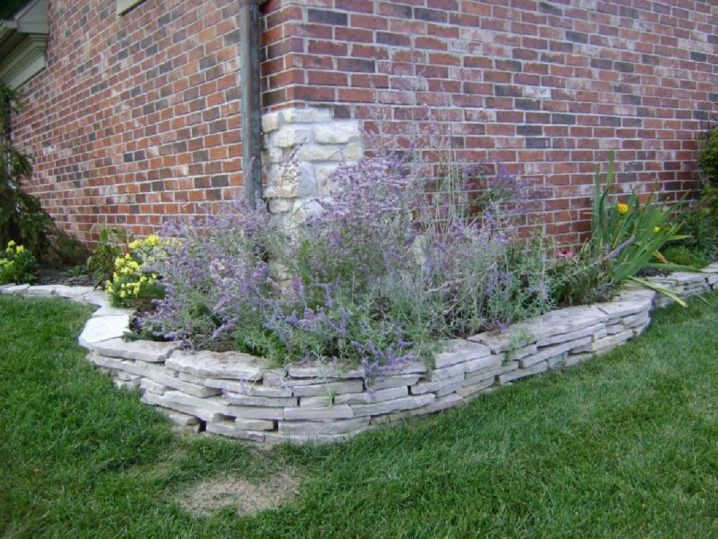 Stacked Stone Landscape Edging
 Great Tips How To Build Stacked Stone Walls In The Garden