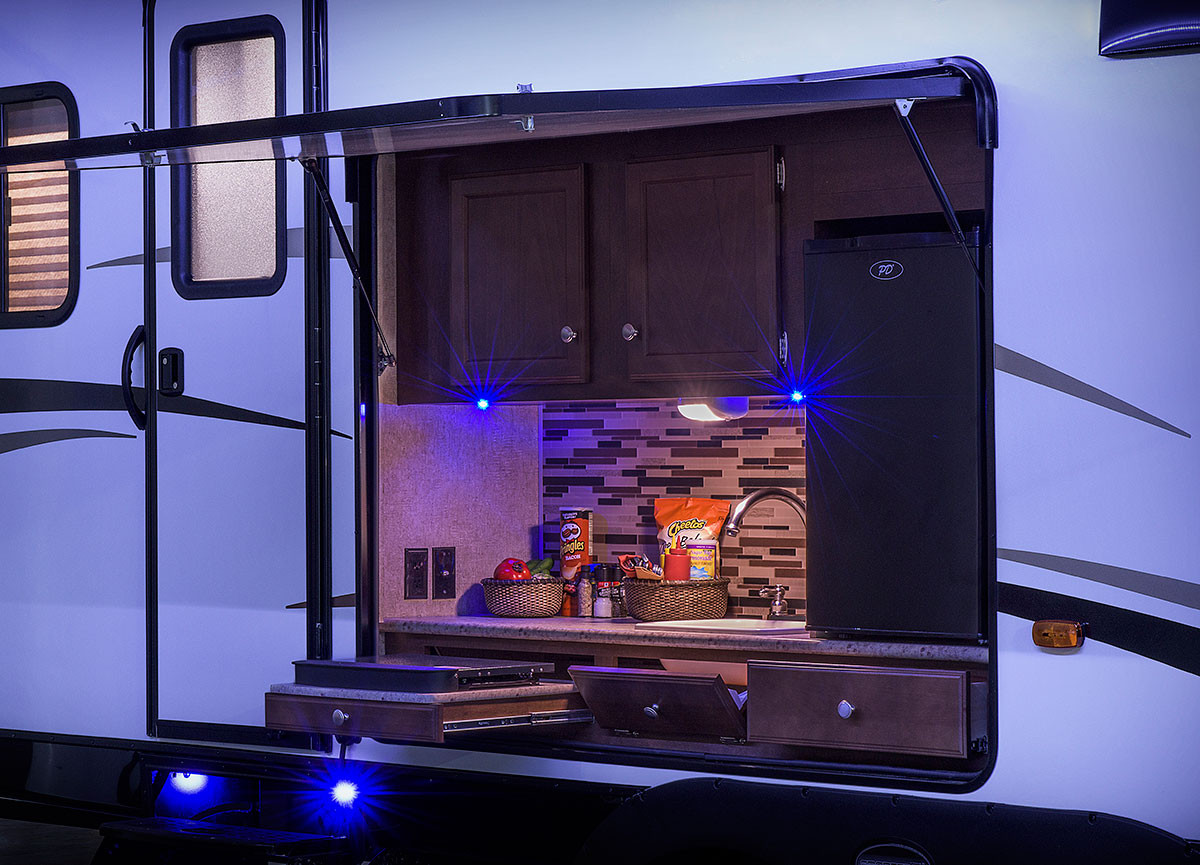 Toy Hauler With Outdoor Kitchen
 Toy Hauler Travel Trailer With Outdoor Kitchen – Wow Blog