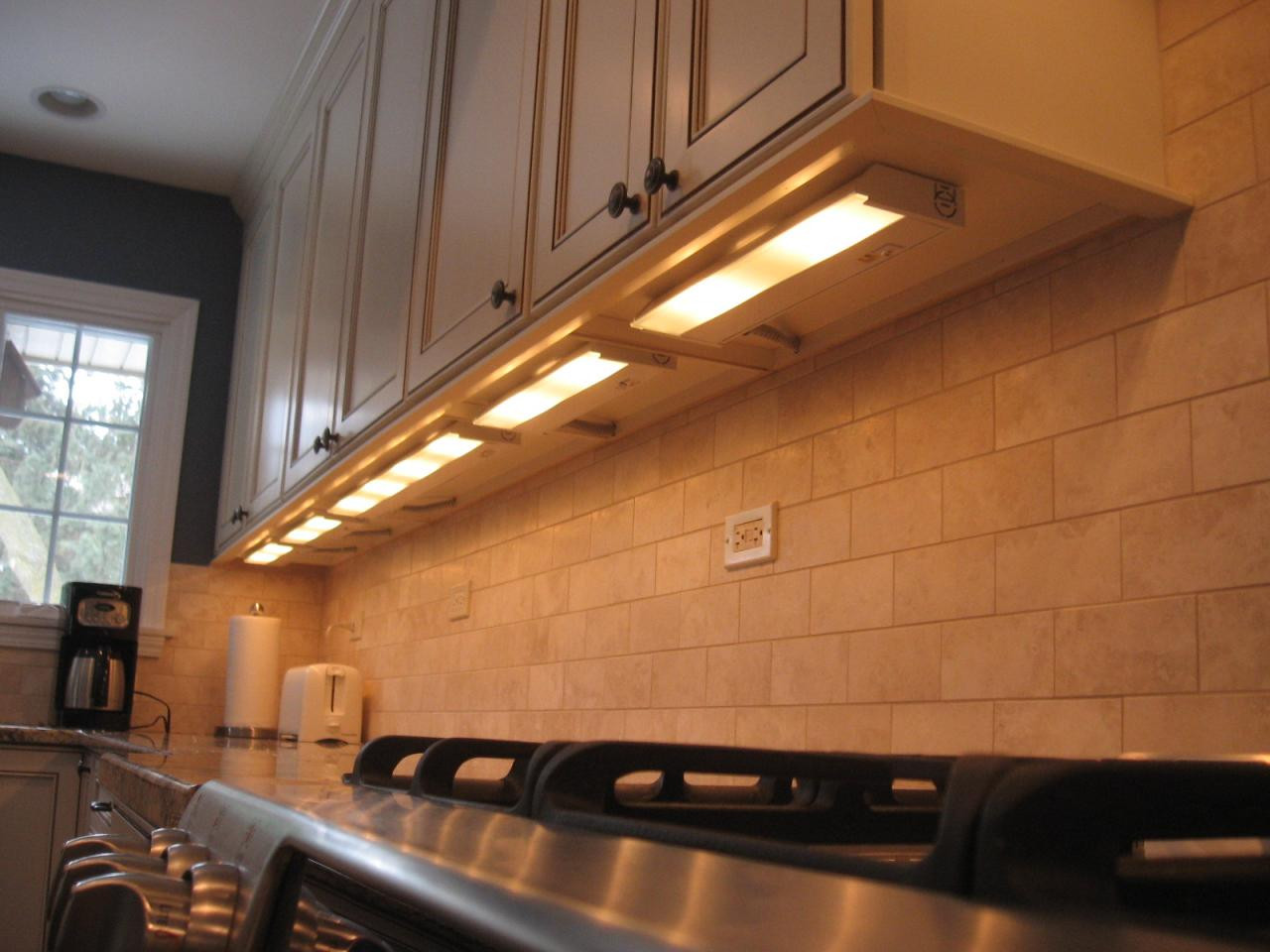 Under The Kitchen Cabinet Lighting
 lighting tip