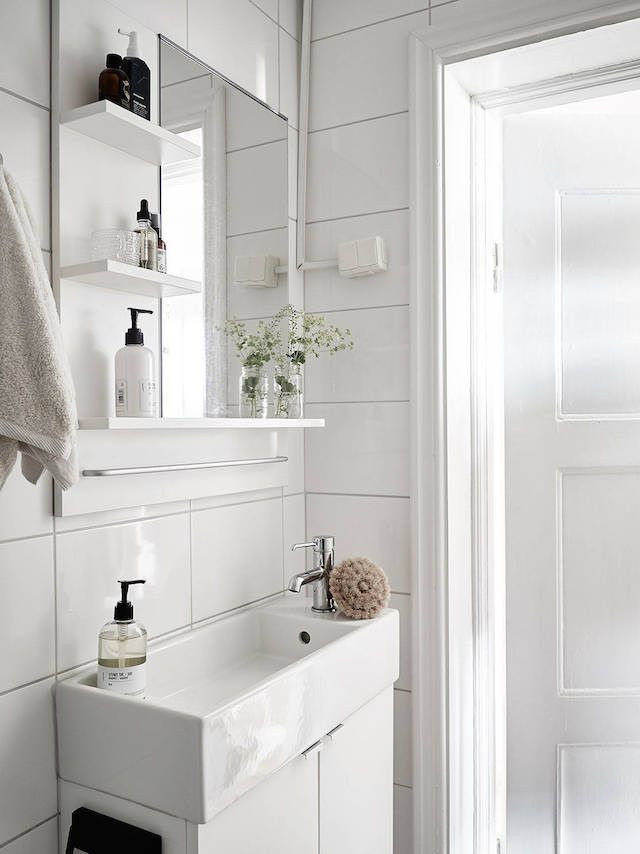 Very Small Bathroom
 7 Ways to Maximize the Space in Your Small Bathroom Layout