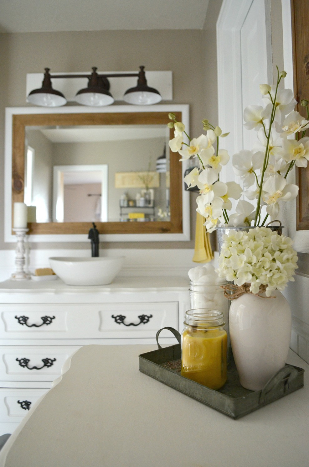 Vintage Bathroom Decorating Ideas
 How to Easily Mix Vintage and Modern Decor Little