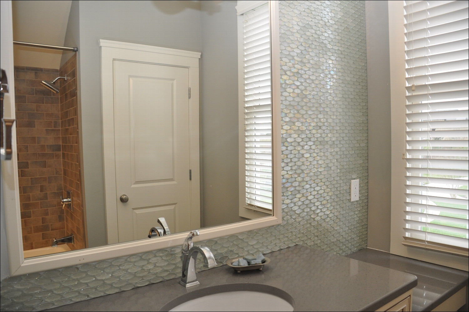 Vinyl Bathroom Wall Tiles
 31 amazing ideas and pictures of the best vinyl tile for