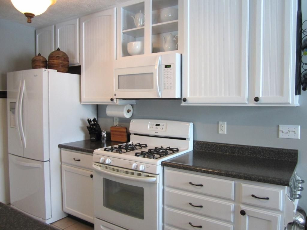White Appliances Kitchen
 Cabinet paint that matches white kitchen appliances