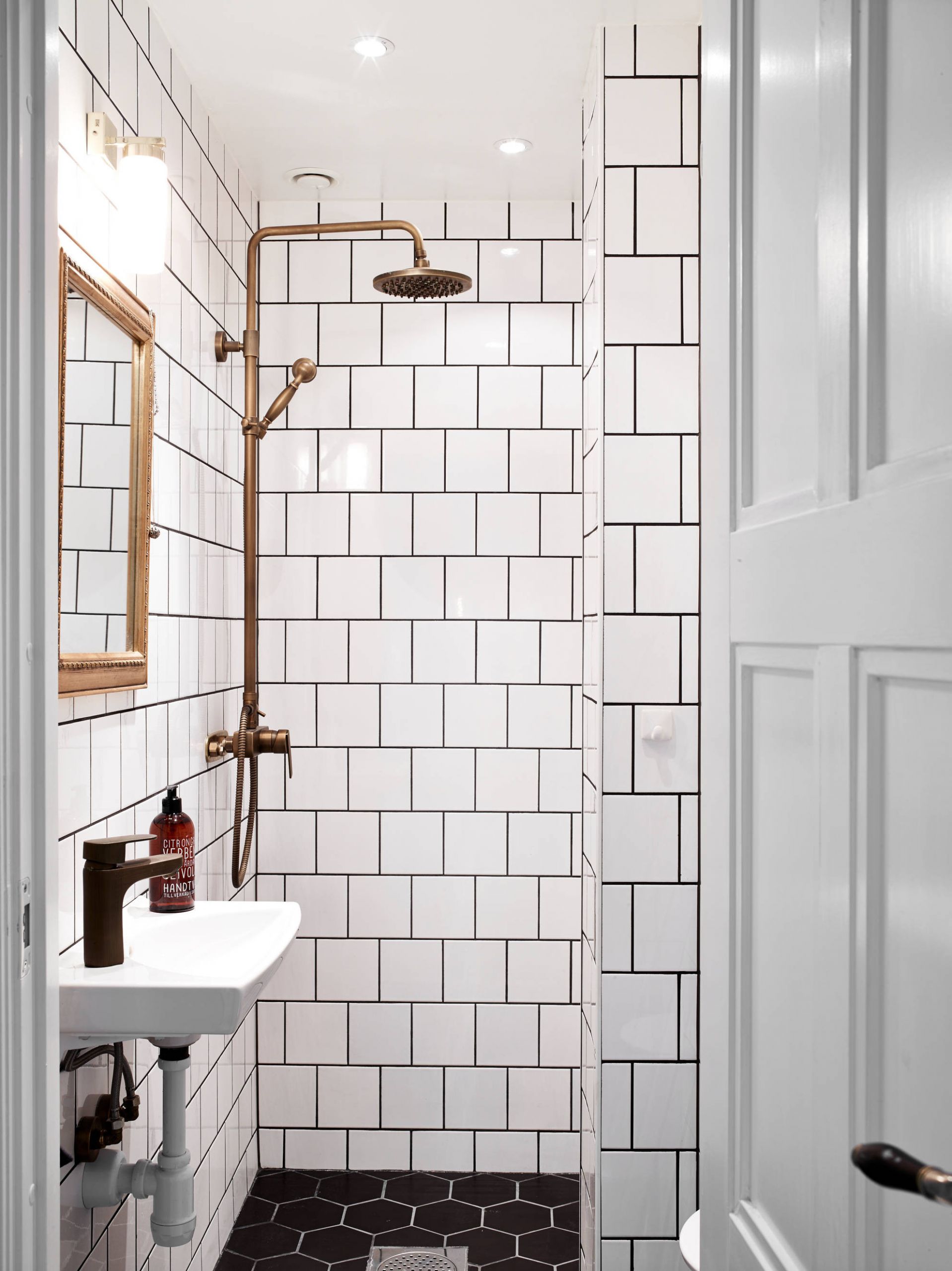 White Bathroom Tiles
 decordots 2014 April