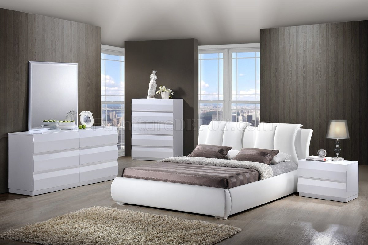 White Modern Bedroom Set
 8269 Bailey Bedroom in White by Global w Platform Bed