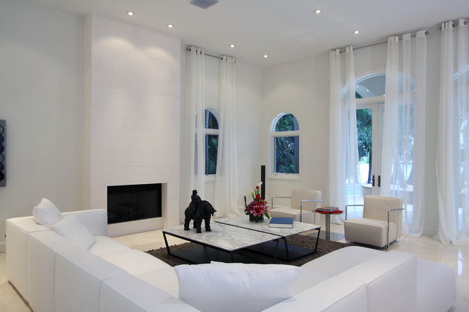 White Paint Living Room
 Contemporary Living Room by CLAUDIA LUJAN