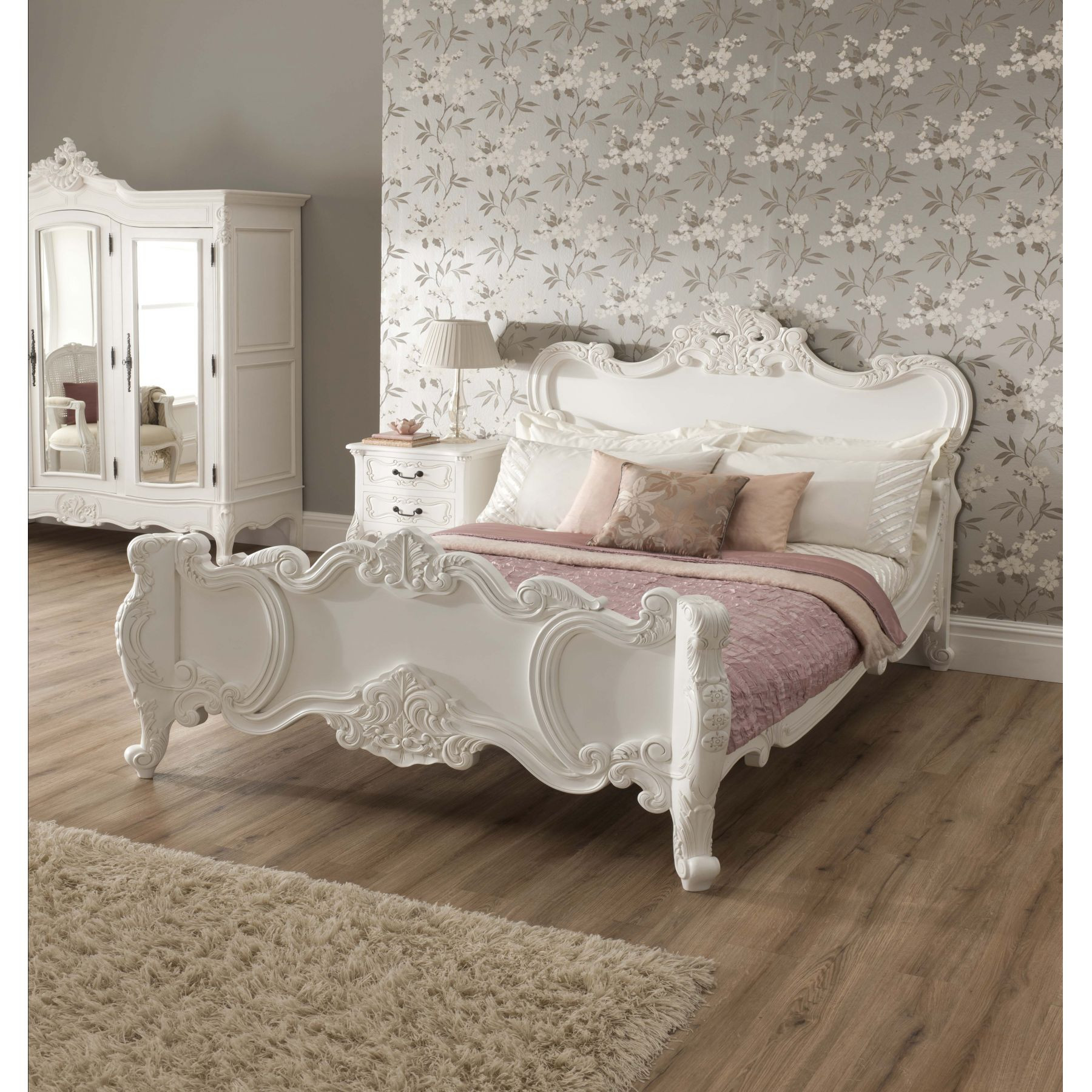 White Shabby Chic Bedroom Furniture
 Vintage Your Room with 9 Shabby Chic Bedroom Furniture