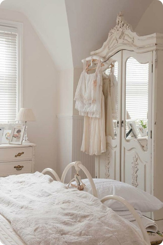 White Shabby Chic Bedroom
 Cute Looking Shabby Chic Bedroom Ideas