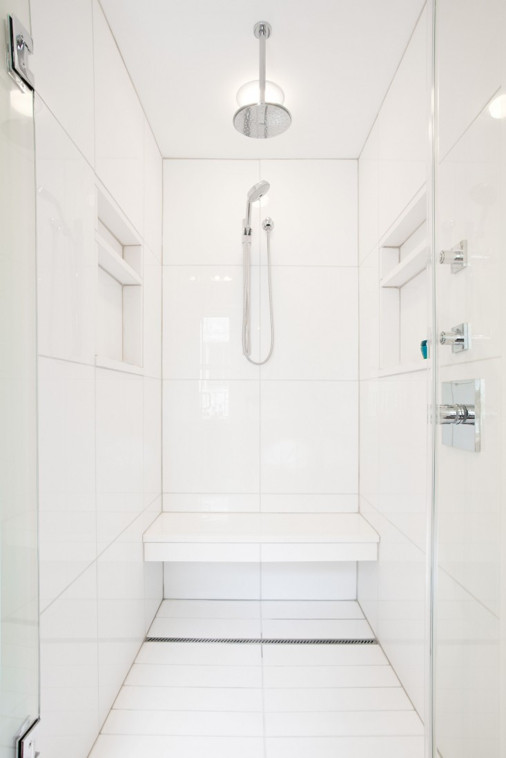 White Tile Bathroom Shower
 12 Modern White Bathroom Tiles Most Amazing and also
