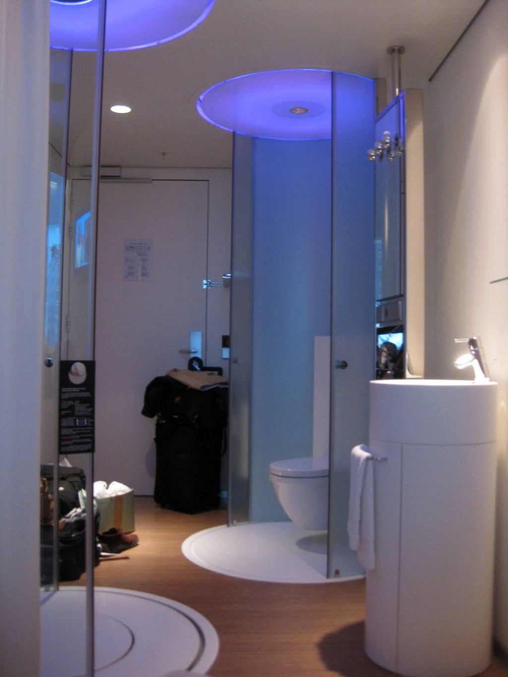 Bathroom Shower Designs
 19 Bright and Inviting Tiny Bathroom Design Ideas