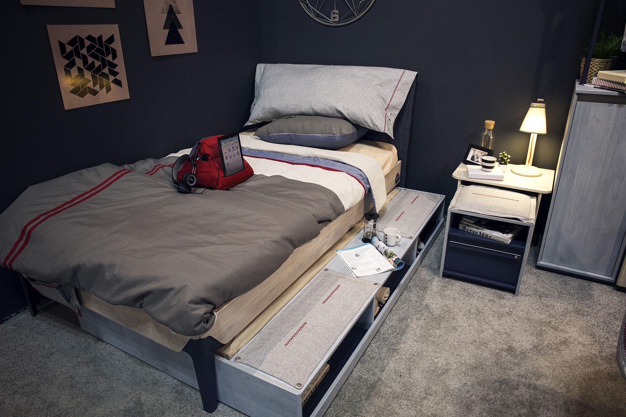 Modern Small Bedroom Ideas
 12 Space Savvy Ideas for the Small Modern bedroom